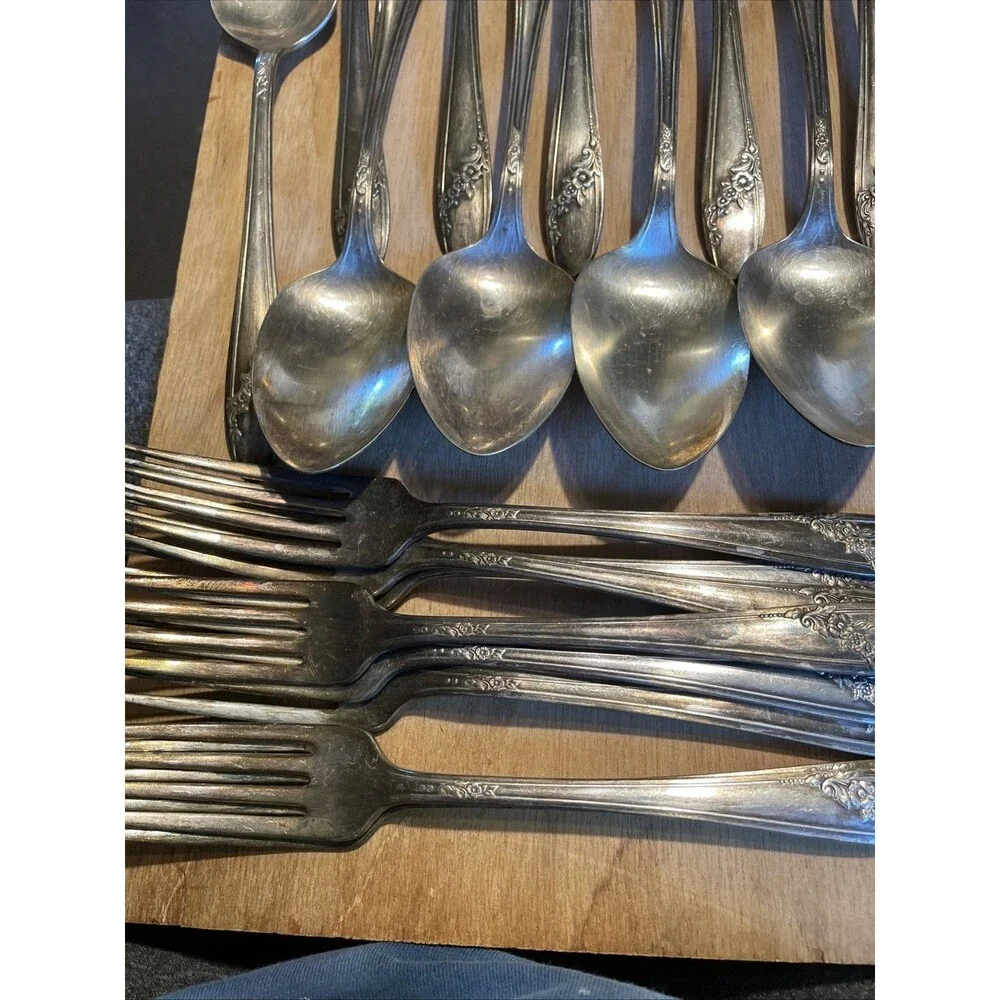 Queen Bess II Oneida Community Tudor Plate Flatware Lot Spoons Forks 32 Pcs